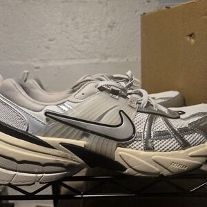 Nike V2K Men's White and Gray Athletic Shoes